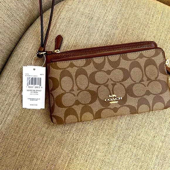 Signature Coach coated canvas and refined pebble leather Coach Women main image 4